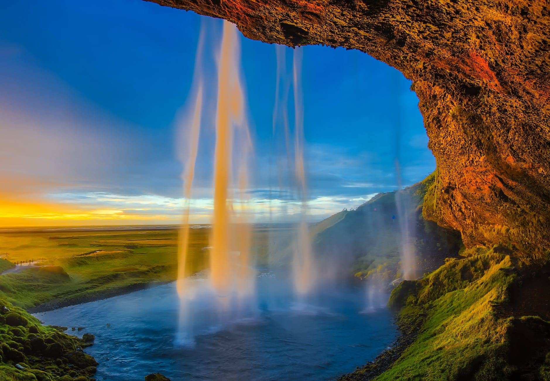 Discovering the Wonders of Iceland: A Comprehensive Guide to the Land of Fire and Ice